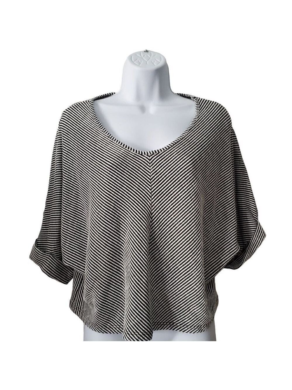 Caution to the Wind Striped Pullover V-Neck Short Sleeve Crop Top Size Medium - Picture 2 of 6